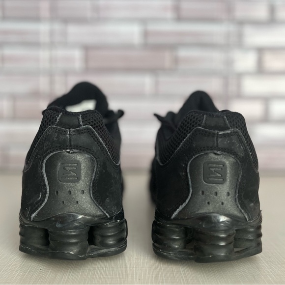 Nike sneakers. Used. Good condition. Please see photos. Size 9.5 - Picture 3 of 7